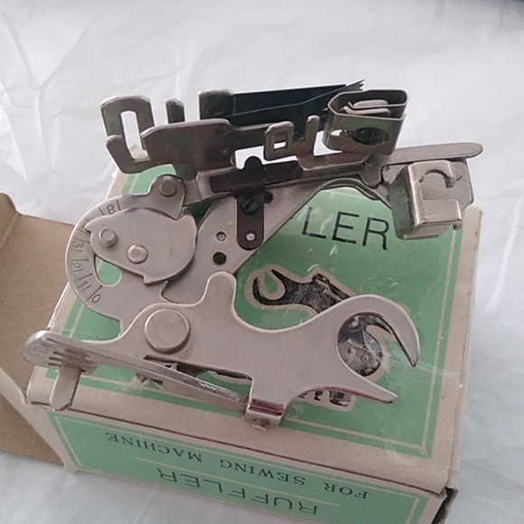 Vintage Ruffler for Sewing Machine - Picture 2 of 4
